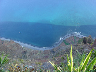 Beach view hilltop boat water - a hill top free wallpaper