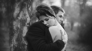 Man woman hugging woods tree - a man and woman free wallpaper