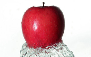 Red apple floating water side - top of a piece free wallpaper