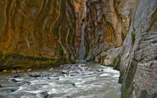 Narrow river narrow canyon rocks 2 - a narrow river free wallpaper