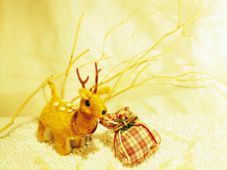 Stuffed animals christmas ornament table - a christmas ornament free wallpaper