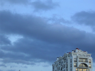Large white building clock tower 3 - a large white building free wallpaper