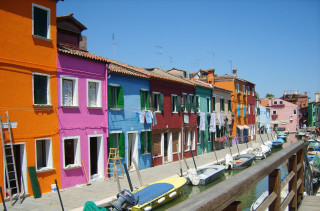 Colorful houses river boats bridge 2 - pastell free wallpaper