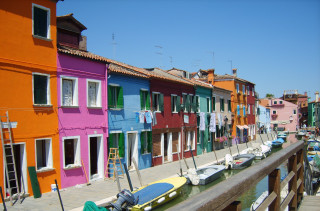 Colorful houses canal boats bridge - a canal free wallpaper