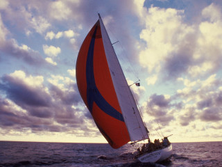Sailboat red blue sail water 2 - the water under a cloudy sky free wallpaper