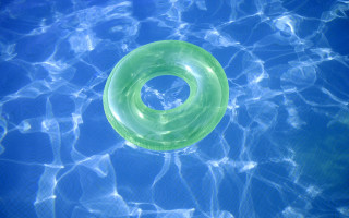 Green ring floating water blue 3 - summer free wallpaper for desktop