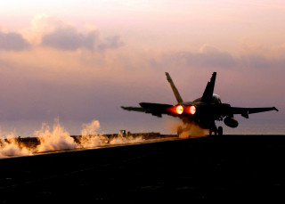 Jet takeoff dusk smoke backlit - gear free wallpaper