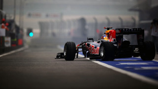 Red bull racing car foggy - a green light in the background free wallpaper