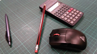 Mouse calculator pen pencil tabletop - a mouse free wallpaper