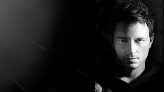 Serious man black background image - art photography free wallpaper