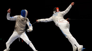 Fencing men trick black background - a black backdrop free wallpaper