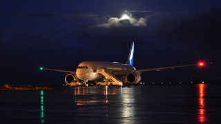 Jetliner airport runway night full - night free wallpaper