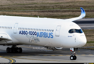 Large white airplane runway sky 2 - a large white airplane free wallpaper