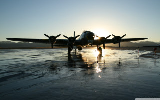 Plane runway sunset sitting ground - the plane free wallpaper