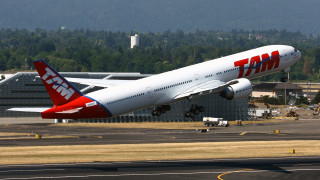 Jetliner taking off airport runway 4 - an airport runway free wallpaper