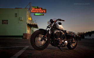 Motorcycle parked neon sign bar - americo makk free wallpaper