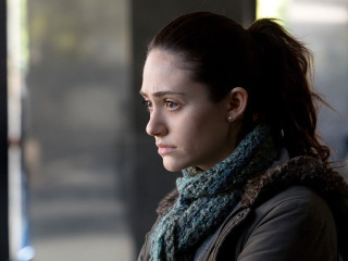 Woman scarf serious look distance - the distance free wallpaper